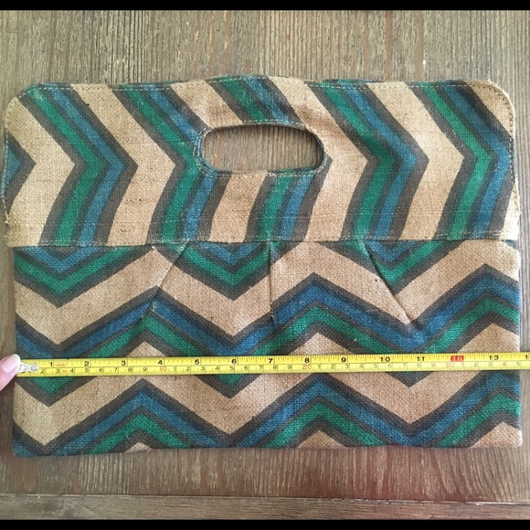 Chevron Burlap Handbag - Picture 3 of 6